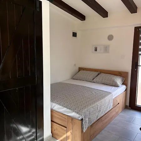 Central Apartment For Family Time